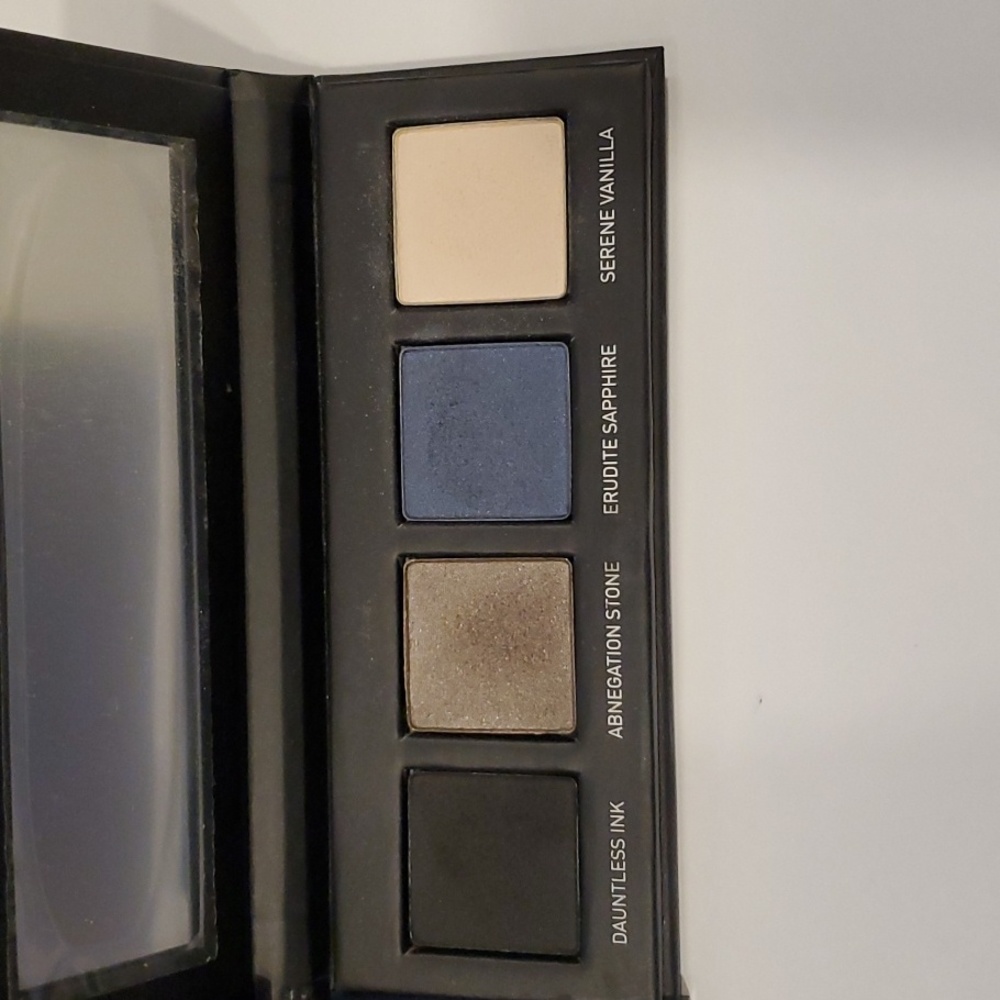 Sephora Divergent eyeshadow palette